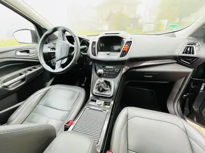 Ford Kuga 1.5 SCTi Titanium — SUV polyvalent, toit panoramique, première main — vista posteriore