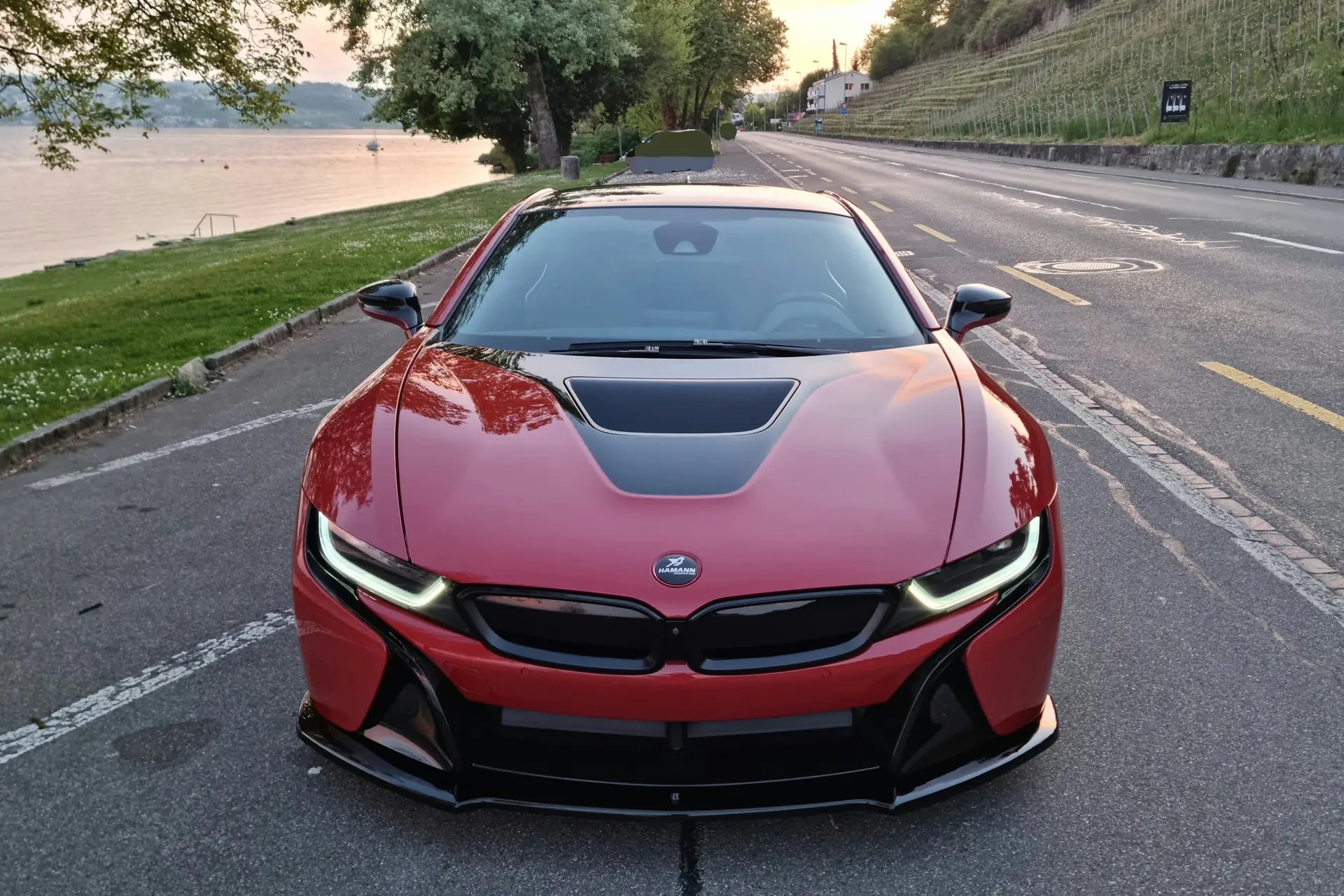 BMW i8 Coupé Protonic Red Edition — Hybride rechargeable haute performance, 32 000 km — vista esterna