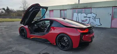 BMW i8 Coupé Protonic Red Edition — Hybride rechargeable haute performance, 32 000 km — cruscotto