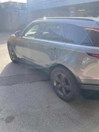 Land Rover Range Rover Velar D 180 — SUV premium diesel, 57'000 km seulement — intérieur