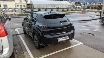 Peugeot 208 Elektrik Allure Pack — Citadine électrique compacte, faible kilométrage — Thumbnail 9