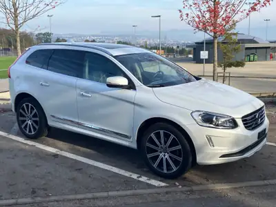 Volvo XC60 T6 AWD — SUV premium 306 ch, transmission intégrale, entretien optimal — vista esterna