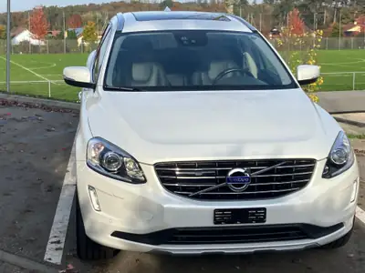 Volvo XC60 T6 AWD — SUV premium 306 ch, transmission intégrale, entretien optimal — interni