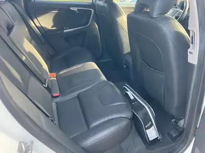 Volvo XC60 T6 AWD — SUV premium 306 ch, transmission intégrale, entretien optimal — dettaglio
