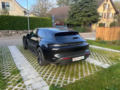 Porsche Taycan 4S Sport Turismo Performance Plus — Berline électrique premium, 28000 km seulement — vista posteriore