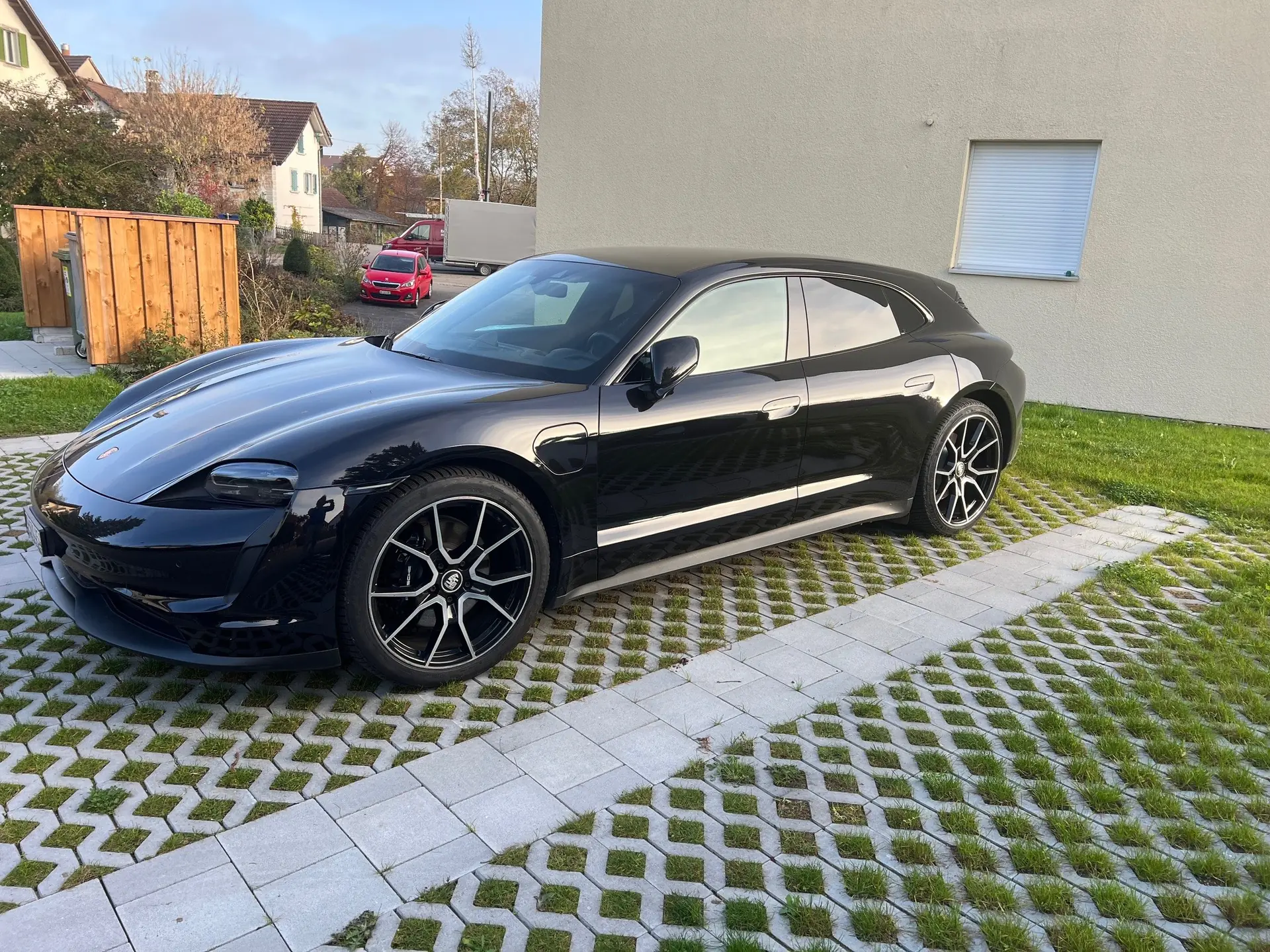 Porsche Taycan 4S Sport Turismo Performance Plus — Berline électrique premium, 28000 km seulement — vista esterna