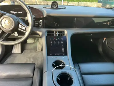 Porsche Taycan 4S Sport Turismo Performance Plus — Berline électrique premium, 28000 km seulement — dettaglio