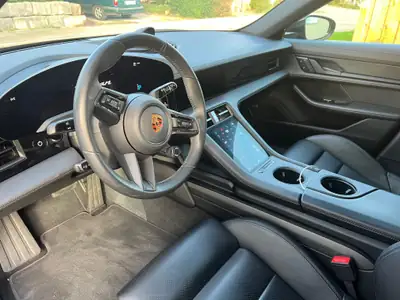 Porsche Taycan 4S Sport Turismo Performance Plus — Berline électrique premium, 28000 km seulement — interni