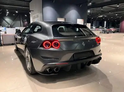 Ferrari GTC 4 Lusso 2017 — Grand Tourisme élégant, entretien Ferrari certifié — intérieur