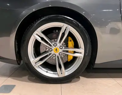 Ferrari GTC 4 Lusso 2017 — Grand Tourisme élégant, entretien Ferrari certifié — détail