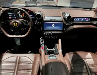 Ferrari GTC 4 Lusso 2017 — Grand Tourisme élégant, entretien Ferrari certifié — Miniature 7