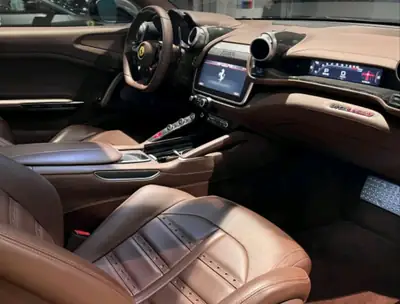 Ferrari GTC 4 Lusso 2017 — Grand Tourisme élégant, entretien Ferrari certifié — Miniature 11