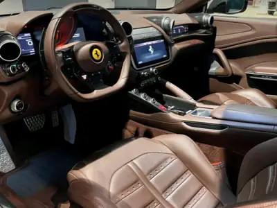 Ferrari GTC 4 Lusso 2017 — Grand Tourisme élégant, entretien Ferrari certifié — Miniature 10
