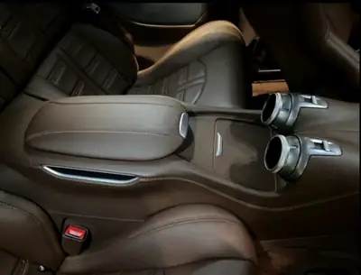 Ferrari GTC 4 Lusso 2017 — Grand Tourisme élégant, entretien Ferrari certifié — Miniature 14