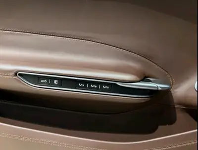 Ferrari GTC 4 Lusso 2017 — Grand Tourisme élégant, entretien Ferrari certifié — Miniature 15