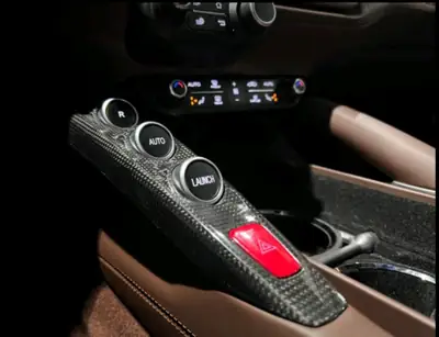 Ferrari GTC 4 Lusso 2017 — Grand Tourisme élégant, entretien Ferrari certifié — Miniature 17