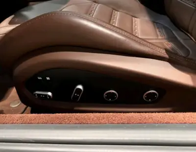 Ferrari GTC 4 Lusso 2017 — Grand Tourisme élégant, entretien Ferrari certifié — Miniature 19