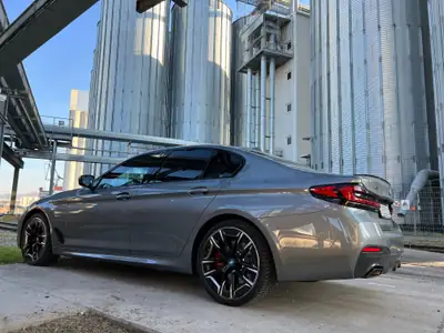 BMW 545e xDrive M Sport Pro — Berline hybride rechargeable, 43'000 km seulement — Thumbnail 12