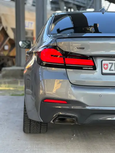 BMW 545e xDrive M Sport Pro — Berline hybride rechargeable, 43'000 km seulement — Thumbnail 15
