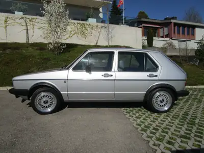 VW Golf 1 GTI 4-portes (1982) — Légende automobile authentique, 76'000 km seulement — tableau de bord