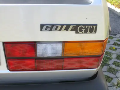 VW Golf 1 GTI 4-portes (1982) — Légende automobile authentique, 76'000 km seulement — Miniature 12