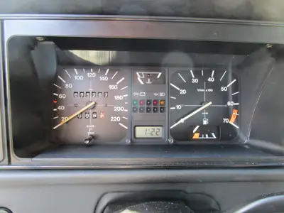 VW Golf 1 GTI 4-portes (1982) — Légende automobile authentique, 76'000 km seulement — Miniature 15