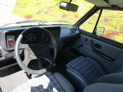 VW Golf 1 GTI 4-portes (1982) — Légende automobile authentique, 76'000 km seulement — Miniature 16
