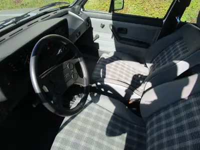 VW Golf 1 GTI 4-portes (1982) — Légende automobile authentique, 76'000 km seulement — Miniature 18