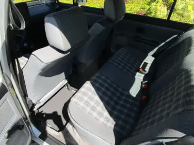 VW Golf 1 GTI 4-portes (1982) — Légende automobile authentique, 76'000 km seulement — Miniature 20