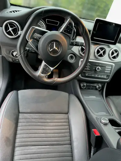 Mercedes-Benz CLA 200 Shooting Brake — Élégance break diesel 4Matic, 200'000 km — interior
