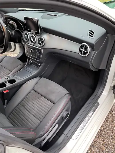 Mercedes-Benz CLA 200 Shooting Brake — Élégance break diesel 4Matic, 200'000 km — Thumbnail 10