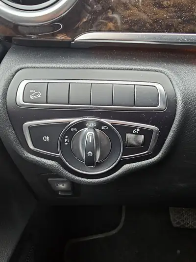 Mercedes-Benz V 250 4MATIC — Monospace familial premium, 7 places et traction intégrale — arrière