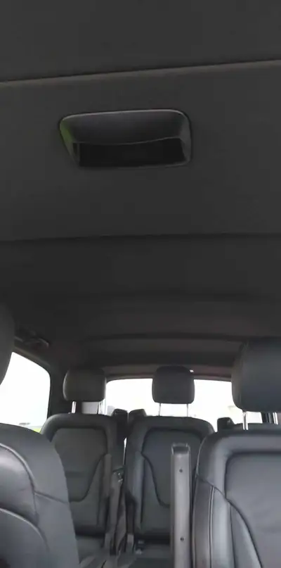 Mercedes-Benz V 250 4MATIC — Monospace familial premium, 7 places et traction intégrale — Miniature 8