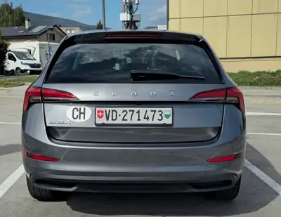 Skoda Scala 1.5 TSI ACT Style DSG — Compacte dynamique, 11 500 km seulement — interni