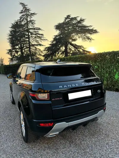 Land Rover Range Rover Evoque 2018 — SUV Compact Britannique, 4x4 Intégral Fiable — Heckansicht
