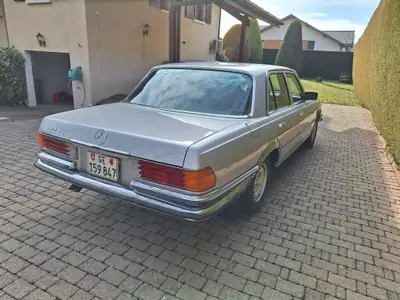 Mercedes-Benz 280 SE 1976 — Berline classique élégante, peinture neuve — intérieur