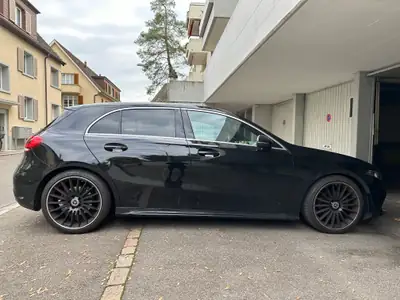 Mercedes-Benz A 200 AMG Line — Compacte sportive, 52 000 km, garantie qualité — side view