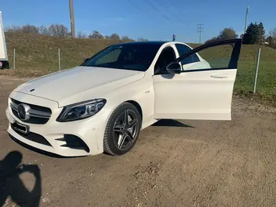 Mercedes-Benz C 43 AMG 4Matic — 390 ch, transmission 9G, blanc métallisé immaculé — côté