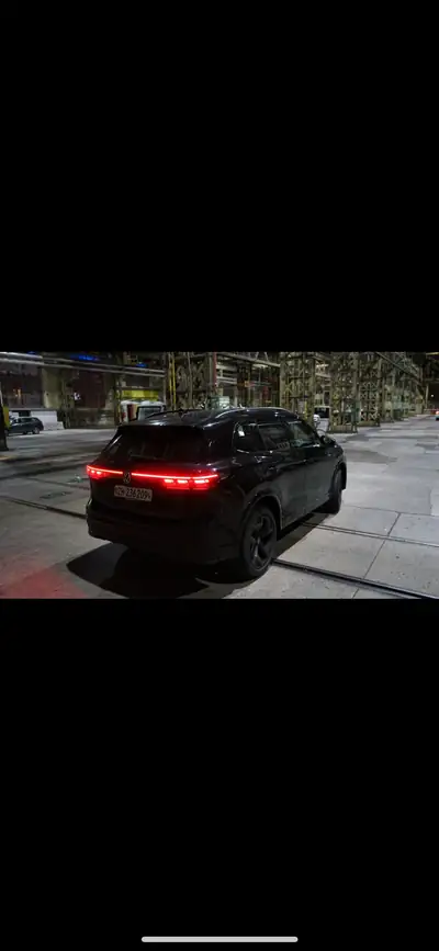 VW Tiguan 2.0 TDI R-Line 4Motion — SUV premium diesel, 4x4 performant, quasi neuf — Seitenansicht