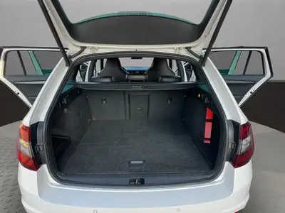 Skoda Octavia Combi RS 230 TSI — Berline familiale sportive, 107 000 km seulement — Thumbnail 19