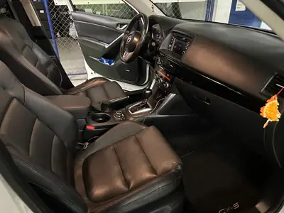 Mazda CX-5 2.2 D Revolution AWD — SUV diesel robuste, 156'000 km, traction intégrale — interior