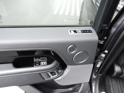 Land Rover Range Rover 3.0 SDV6 HSE — Luxe tout-terrain avec 275 ch et toit panoramique — Thumbnail 7