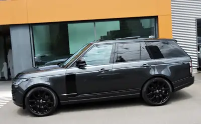 Land Rover Range Rover 3.0 SDV6 HSE — Luxe tout-terrain avec 275 ch et toit panoramique — Thumbnail 9