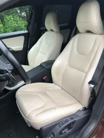 Volvo XC60 T6 AWD R-Design — SUV premium 304 ch, transmission intégrale, entretien complet — dettaglio