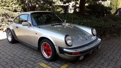 Porsche 911 1983 — Légende des années 80, cuir intégral et vernis d'origine — vista esterna