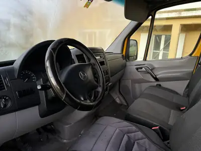 Mercedes-Benz Sprinter 313 CDI Kompakt — Utilitaire fiable, faible kilométrage, parfait pour petits chantiers — intérieur