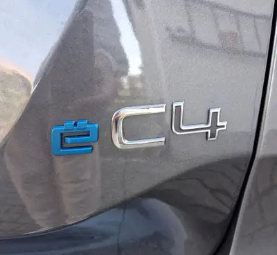 Citroën C4 Electric Swiss Edition 2022 — Berline électrique premium, 136 ch et seulement 19 000 km — Miniature 8