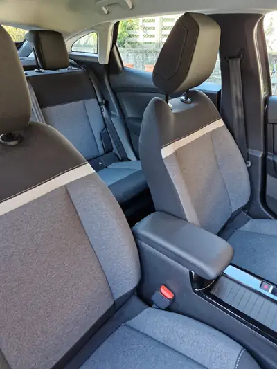Citroën C4 Electric Swiss Edition 2022 — Berline électrique premium, 136 ch et seulement 19 000 km — Miniature 7