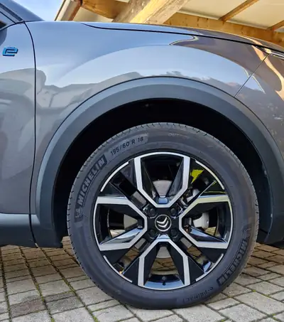 Citroën C4 Electric Swiss Edition 2022 — Berline électrique premium, 136 ch et seulement 19 000 km — Miniature 10
