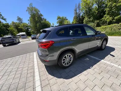 BMW X1 xDrive18d Sport Line — SUV compact diesel performant, entretien premium — Armaturenbrett